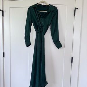 Elegant Green silky midi dress
